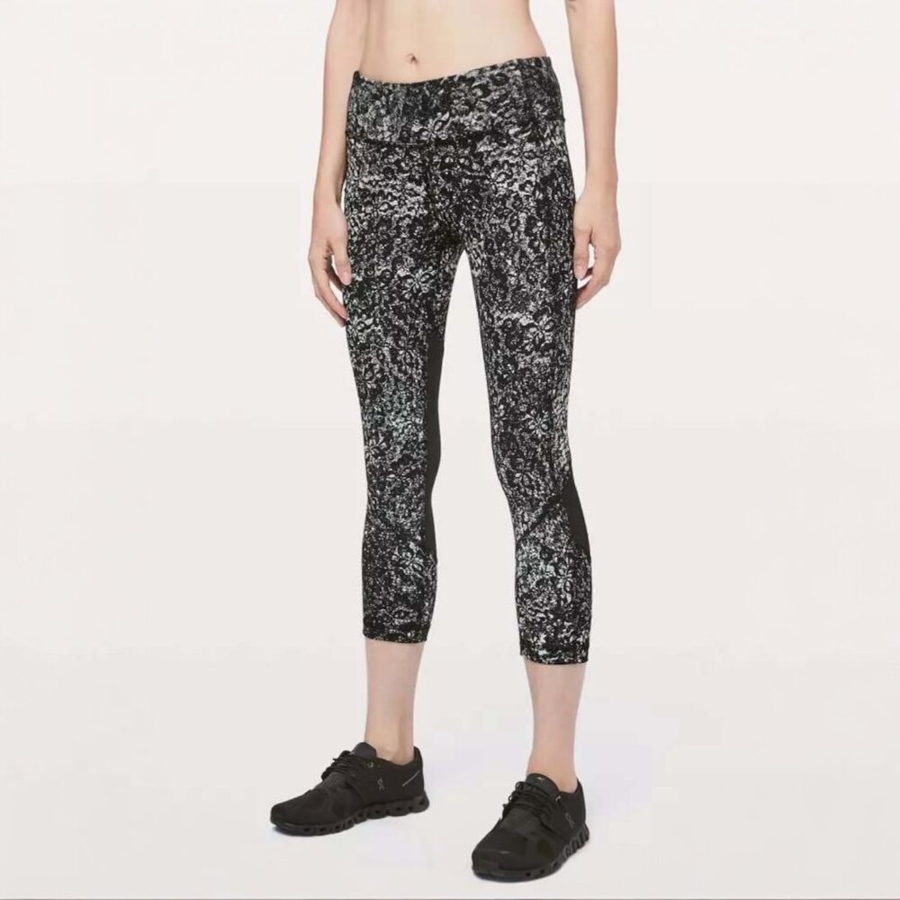 LULULEMON PACE RIVAL CROP 22" IN ACHROMARIZE ICE GRAY BLACK SIZE 12